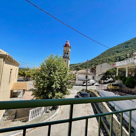 Ilianas Place Ágios Matthaíos エクステリア 写真