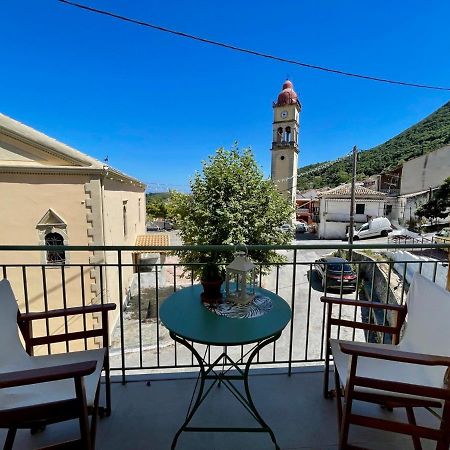 Ilianas Place Ágios Matthaíos エクステリア 写真