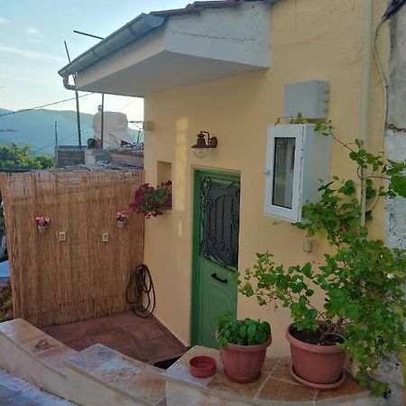 Ilianas Place Ágios Matthaíos エクステリア 写真