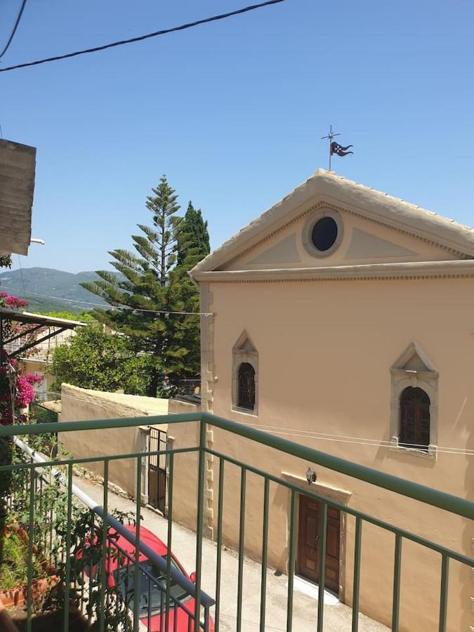 Ilianas Place Ágios Matthaíos エクステリア 写真