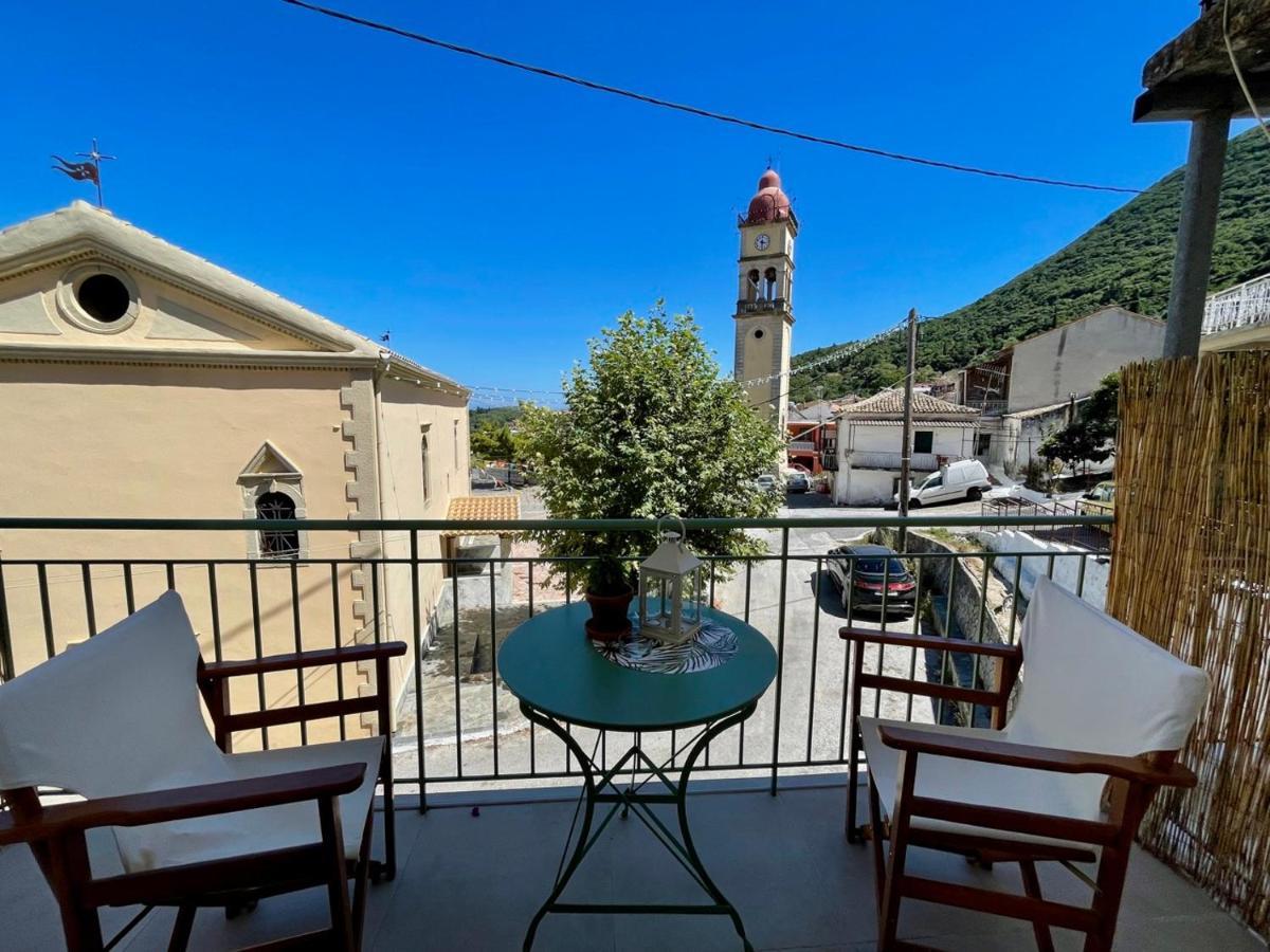 Ilianas Place Ágios Matthaíos エクステリア 写真